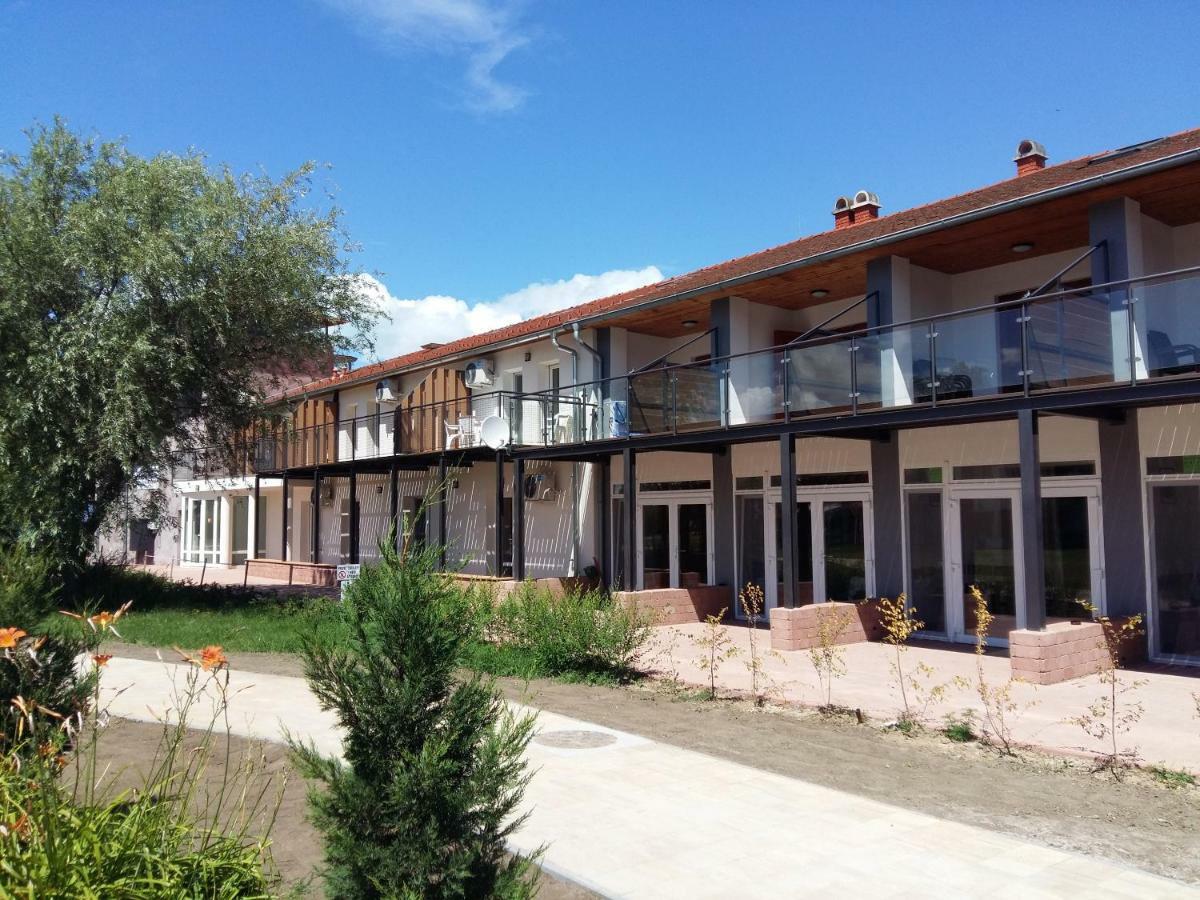 Wellapartman Zamárdi Exterior foto